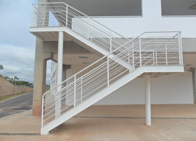 Escada metálica - Serralheria São José